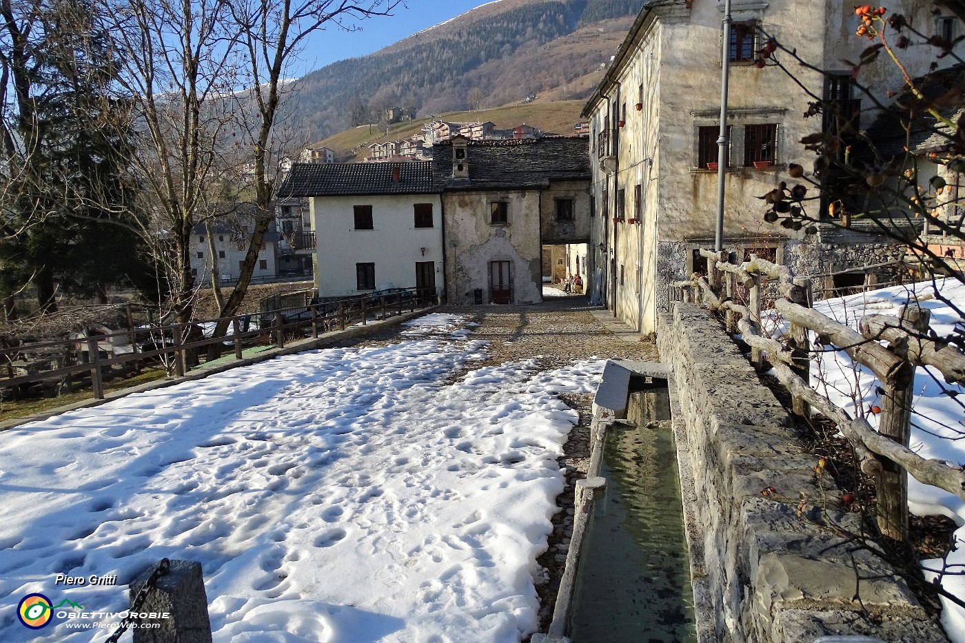 90  Arnosto, piccolo borgo antico di Fuipiano, ricco di storia, ben restaurato .JPG